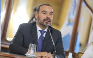 Para Valdés, el país “va directo a pegarse un palo”