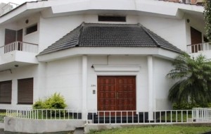 Condenaron a escribana por la "casa regalada" a Colombi