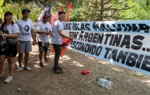 Más de 1.000 personas de 120 organizaciones marcharon a Lago Escondido