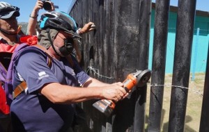 Guardia de Lewis golpeó y lanzó gas pimienta a manifestantes