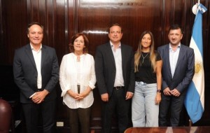 Camau rompió el interbloque del FdT en el Senado