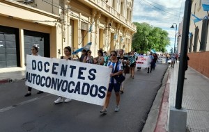 Nuevo paro y masiva movilización docente por mejores salarios