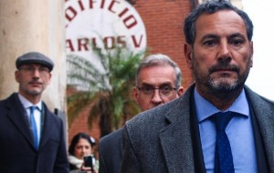 Caso Dahse: riéndose y custodiado salió el ginecólogo de la segunda audiencia