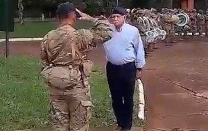 Repudian el recibimiento con honores que le realizaron a un genocida en Misiones