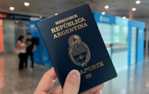 Retienen pasaporte a un hombre que no pagó la cuota alimentaria