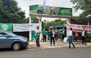 Trabajadores del Icaa se concentraron en Casa de Gobierno ante falta de respuestas
