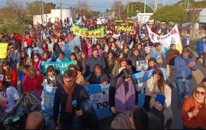 Un mes sin Loan: Masiva movilización en 9 de Julio