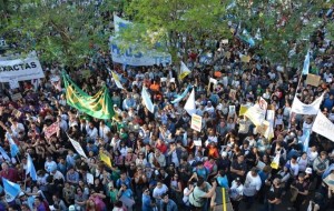 Fue masiva la Marcha Federal Universitaria en Corrientes