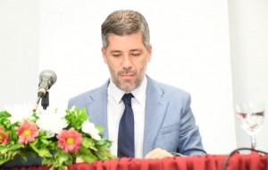 Emiliano Fernández propone Legislatura unicameral, limitar mandatos legislativos y ejecutivos