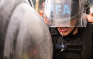 A propósito de la represión a jubilados: el fascismo es literal aun intentando una estafa