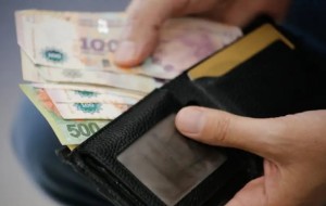 El salario mínimo perdió un tercio de su poder adquisitivo en la era Milei