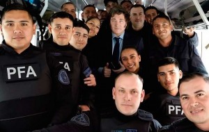 DNU de PFA: Patrullaje en redes, requisas sin juez y más poder para Bullrich