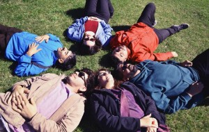 Libélulas lanza “Tiempo Fantasmal” con un videoclip inmersivo