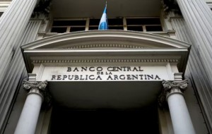 Milei ya quemó más de 400 millones de reservas, pero el dólar pasó los $1.500