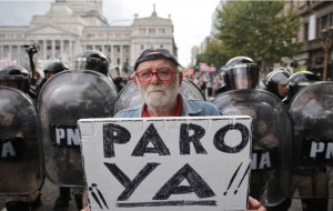 Un gobierno fortalecido, un país en crisis y la calle como único freno