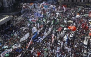 Milei apuesta a una reforma laboral que puede derogar derechos históricamente conquistados