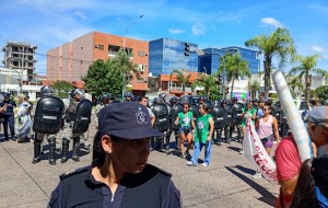 Represión a docentes en Corrientes en una nueva jornada de protesta