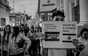 Palestina libre frente a la Casa de Gobierno correntina